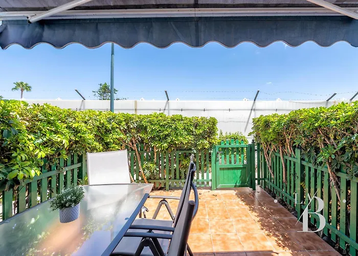 Coqueto Bungalow Con Terraza Privada Y Piscina Дом отдыха Маспаломас