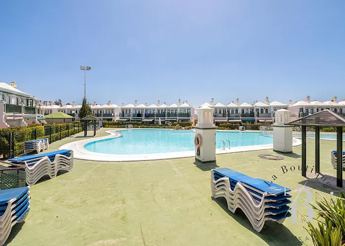 Coqueto Bungalow Con Terraza Privada Y Piscina