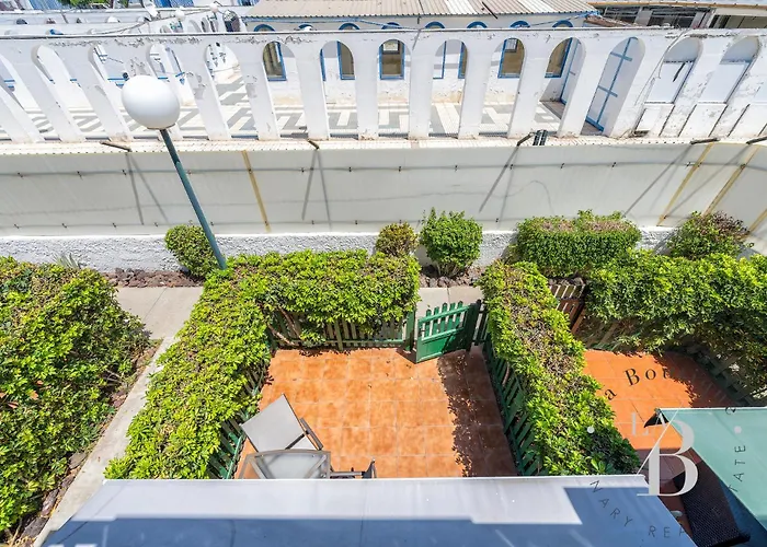 Coqueto Bungalow Con Terraza Privada Y Piscina *